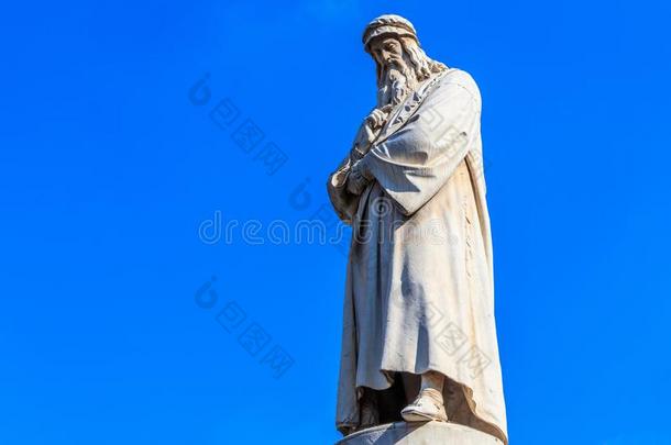 纪念碑关于里昂纳多是<strong>达芬奇</strong>采用广场黛拉阶采用米兰草帽辫,它