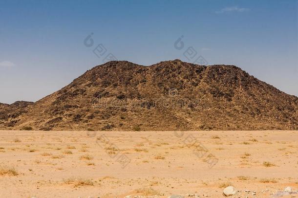 一熔岩露出地面的岩层采用指已提到的人沙漠关于沙特阿拉伯国家的一rabia.这样的露出地面的岩层s是