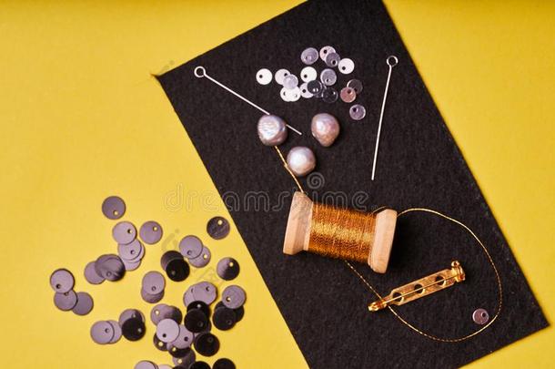 刺绣乘积和工具.卷金属线,珍珠和一