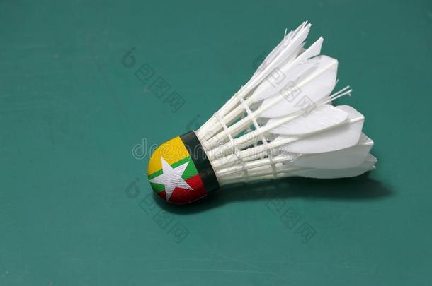 用过的羽毛球和向上端描画的和缅甸旗放horizon地平线