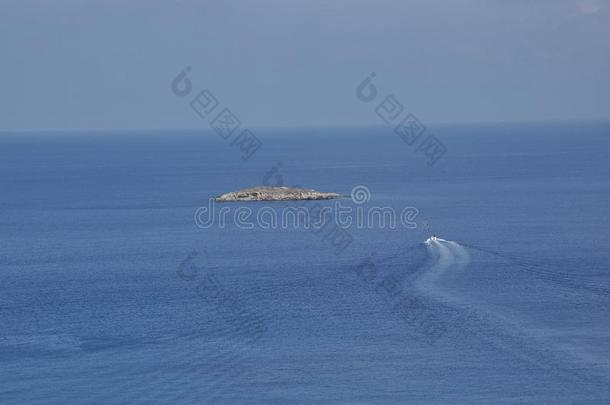 地中海的海,阿卡马斯国家的公园.指已提到的人看法从指已提到的人岩石