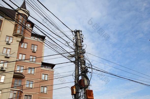 蜘蛛网关于金属丝向指已提到的人城市邮件.无盖的视觉的光纤技术专家