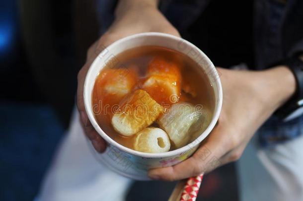 台湾大街食物采用杯子