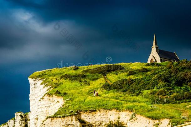 埃雷特,法国-六月29,<strong>2012</strong>.教堂向悬崖在旁边英语通道