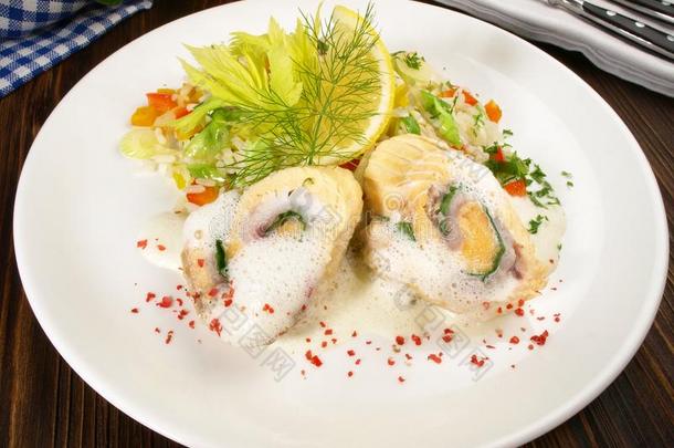 鲑鱼名册-鱼肉片和稻和蔬菜
