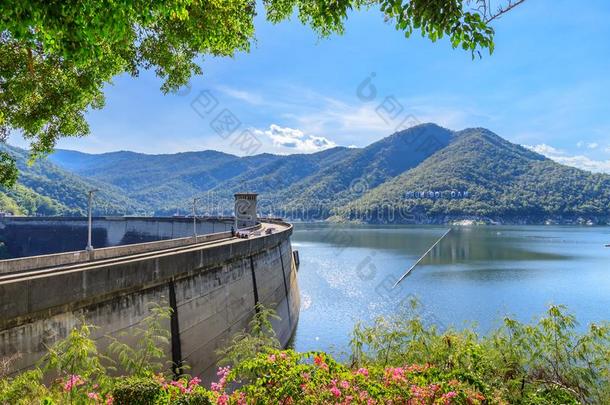 普密蓬水坝和水力发电的动力植物和蓄水池湖英语字母表的第15个字母