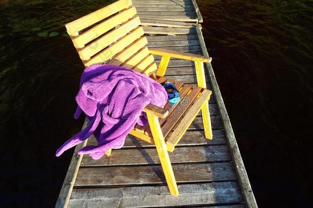 游泳设备-<strong>紫色</strong>的礼服和<strong>面具</strong>