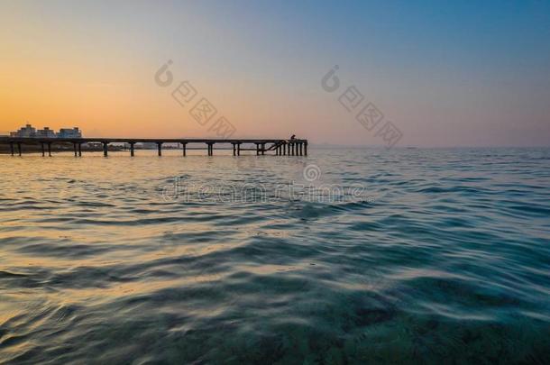 日落天.海日落.美丽的日落向塞浦路斯