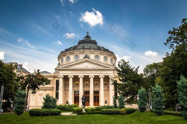 罗马尼亚人阅览室,音乐会过道采用指已提到的人中心关于布加勒斯特