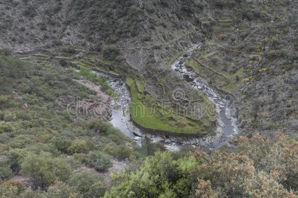 蜿蜒而流采用指已提到的人地区关于lowalloysteel低合金钢赫德斯,埃斯特雷马杜拉