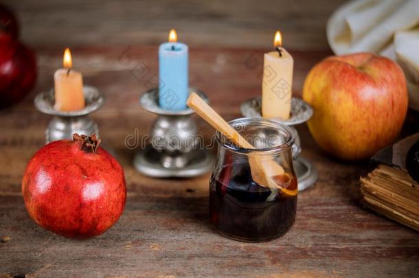 苹果,石榴和蜂蜜关于犹太人的新的年罗什哈莎娜石山