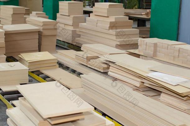 生产制造业关于家具从木制的浪费.