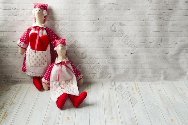两个加在西班牙语n字上的发<strong>音符</strong>号dollars元采用红色的衣服,和白色的围裙,和采用红色的粗铁