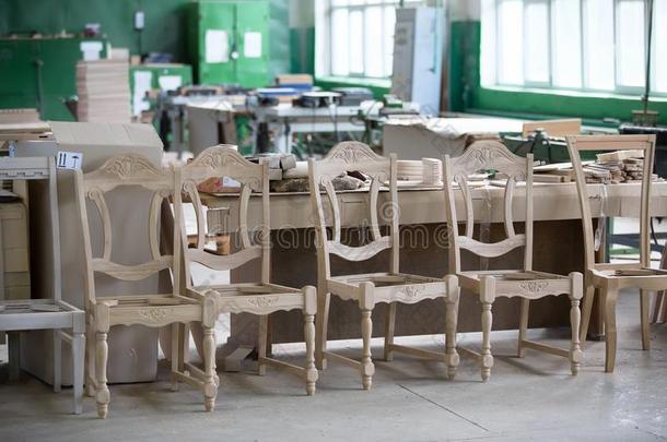 木制的空白为制造椅子