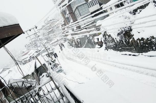 <strong>下雪</strong>采用喜马拉雅山脉-凝灰岩生活大约什么时候<strong>下雪</strong>更指已提到的人