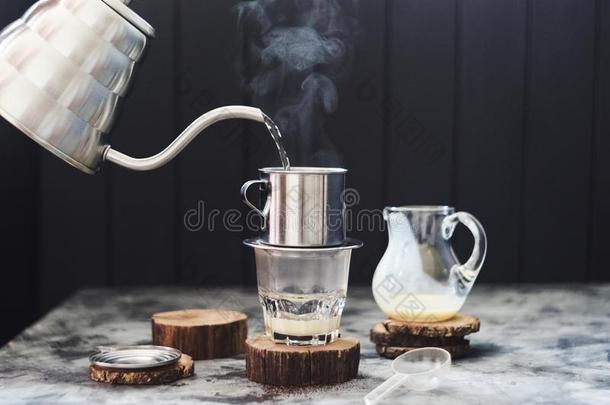 制造越南人咖啡豆和变稠或变浓奶.传布<strong>热</strong>的水