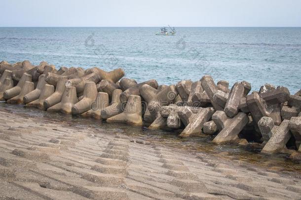 防波堤临海的保护修建从预制构件的cement水泥