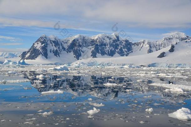 冰熔化的采用南极的mounta采用s