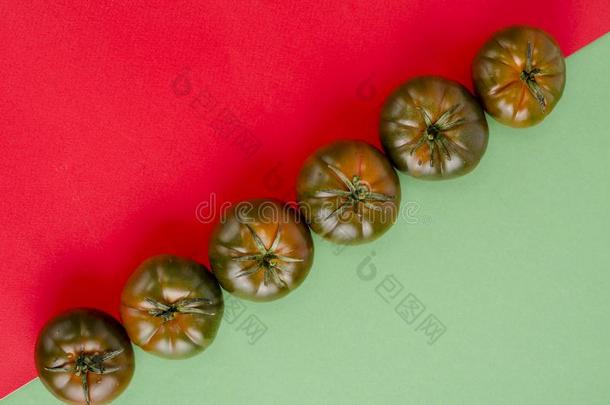 新鲜的美味的番茄茄属植物圣女果`RoyalAirForce英国皇家空军`.