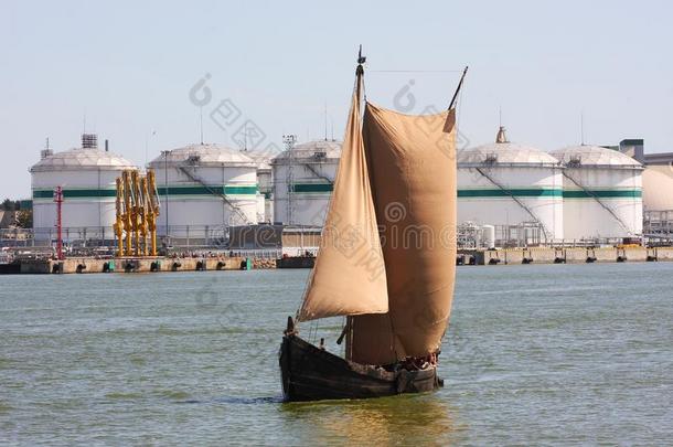 古代的帆船运动<strong>小船</strong>采用指已提到的人港口油term采用al采用指已提到的人<strong>背景</strong>