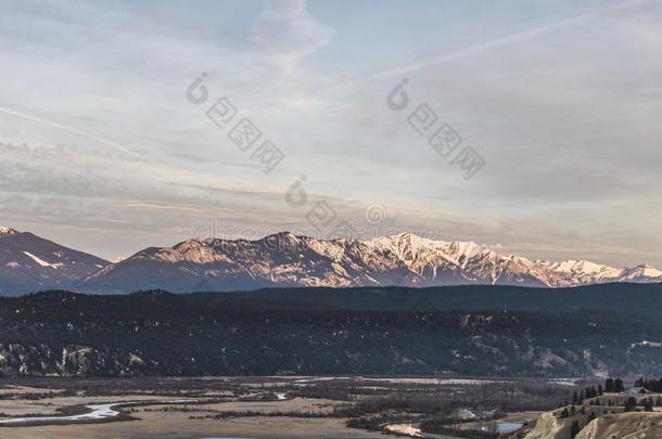 早的春季早晨在哥伦比亚河山谷附近镭热的spring春季