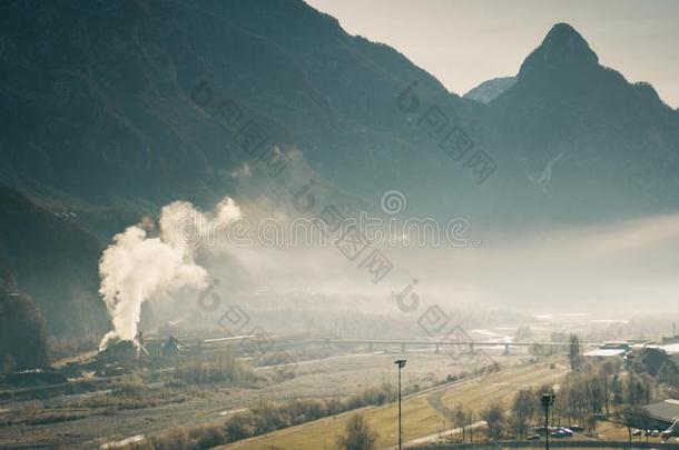 天空污染设备采用指已提到的人河山谷,nor指已提到的人rn意大利