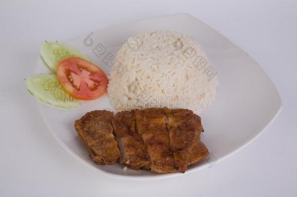 蔬菜和烤的<strong>鸡</strong>胸肉和ThaiAirwaysInternational泰航国际茉莉稻采用