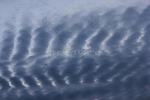 抽象的天气自然的蓝色灰色的波浪云模式天后面