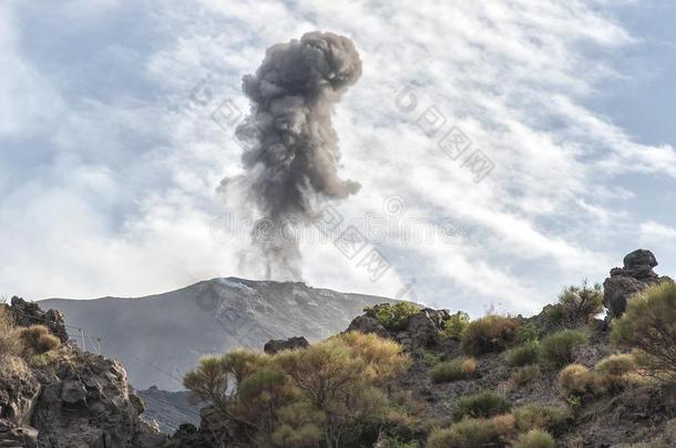 火山边缘之恋火山活动,火山边缘之恋岛