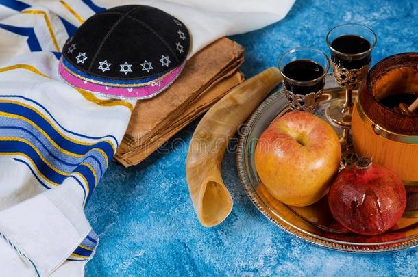 作品和蜂蜜,苹果和石榴为罗什哈沙纳