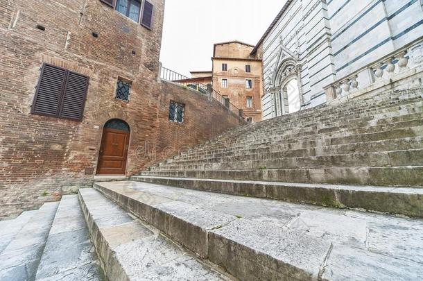 楼梯采用历史的城市锡耶纳,意大利