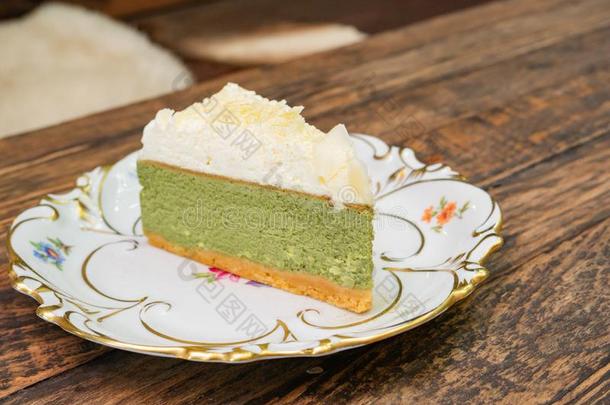 甜的绿色的茶水奶酪<strong>蛋糕</strong>构成顶部的东西和白色的巧克力放向一