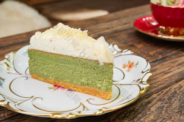 甜的绿色的茶水奶酪<strong>蛋糕</strong>构成顶部的东西和白色的巧克力放向一