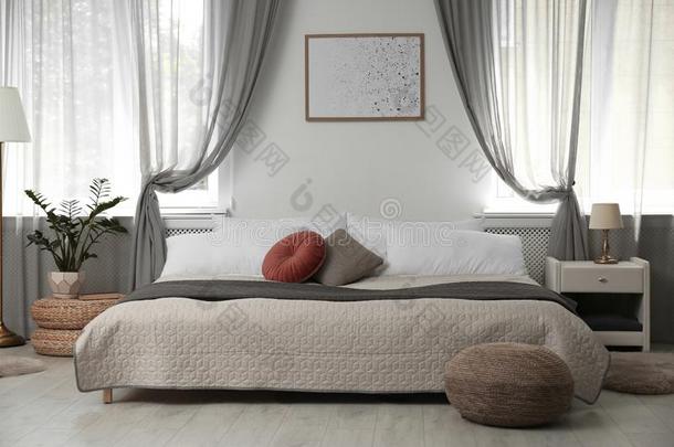 时髦的现代的卧室和装饰的原理
