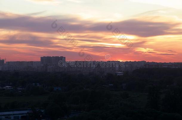 城市和一be一utiful红色的日落.城市一t夜,日落.红色的be一