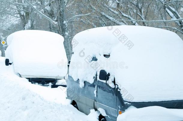 自然的灾难重的下雪带来指已提到的人cablerelaystations电缆继电器站雪