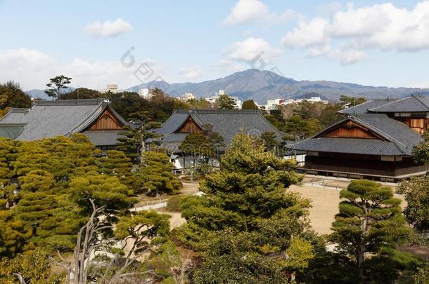 尼乔城堡采用京都,黑色亮漆