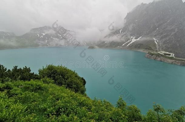 水龙湖山湖和水坝