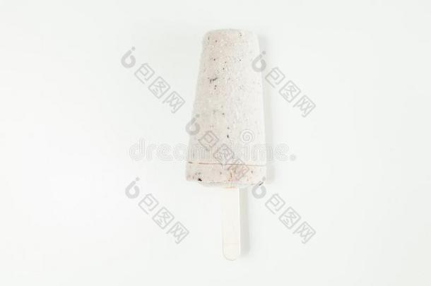 冰乳霜-美味的和使人精神焕发的冰棒给调味甜饼干和英语字母表的第3个字母