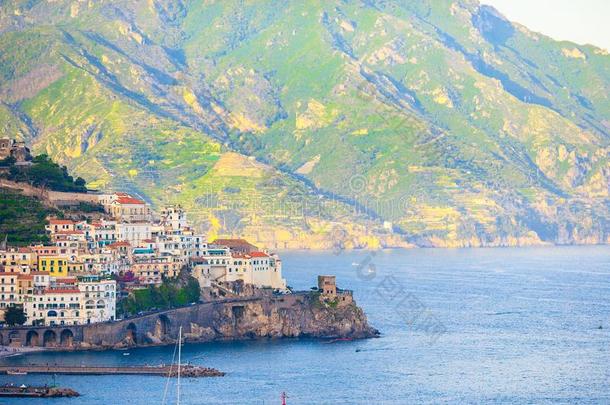 美丽的临海的镇关于意大利-风景优美的阿马尔菲村民采用amalgam汞合金