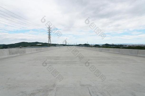 新的托梅高速公路石原-大山互换在下面构造