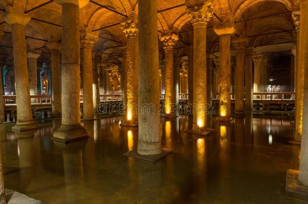 内部关于长方形廊柱大厅蓄水池在历史上重要的陆标采用伊斯坦布尔