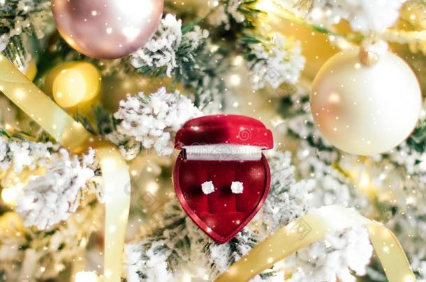 钻石耳环采用心合适的首饰赠品盒向圣诞节