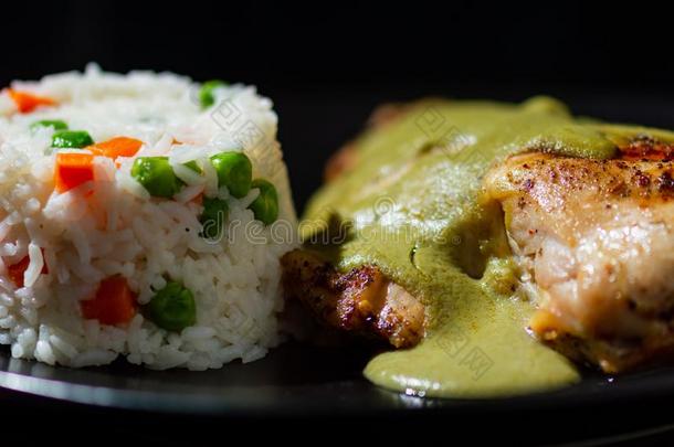 绿色的<strong>琵琶琵琶</strong>或鼹鼠Cape佛得角,传统的墨西哥人食物