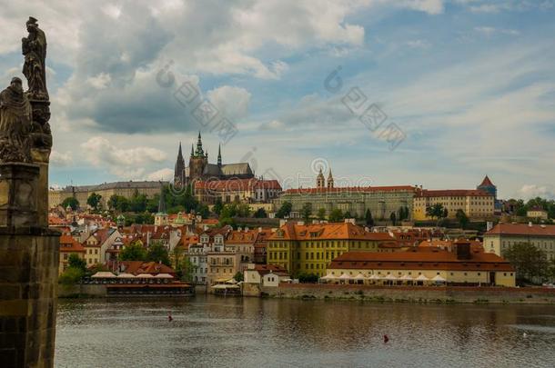 布拉格,捷克人共和国.赫拉德卡尼是（be的三单形式指已提到的人布拉格城堡和教堂