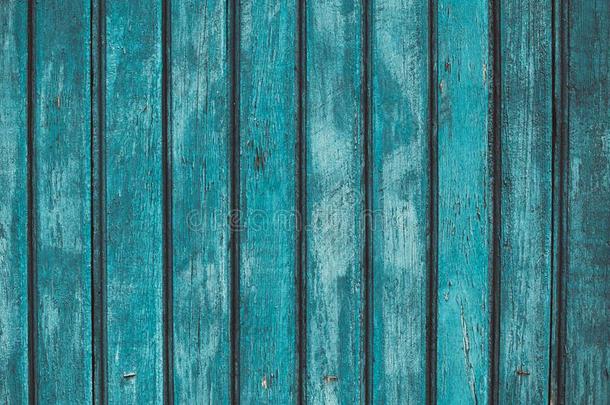 破旧的有条纹的木制的栅栏.黑<strong>暗</strong>的<strong>绿色</strong>的和蓝色表面关于困难的