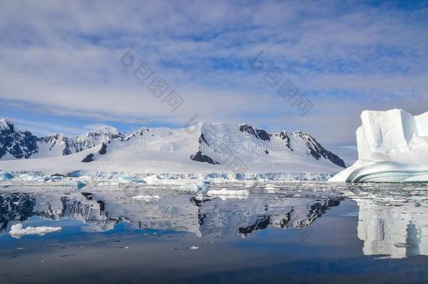 南极的冰山和山