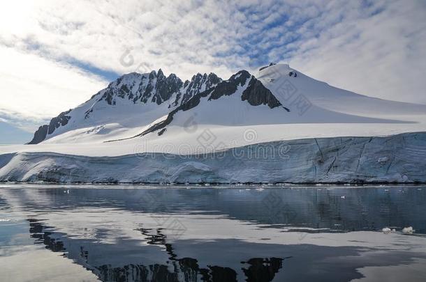 在的侧面一南极的冰河一d山r一ge