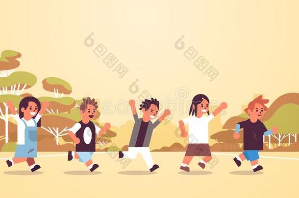 学校孩子们组跑步同时基本的年龄学校