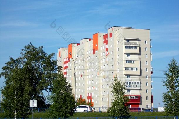 许多-楼层房屋红色的-白色的-桔子房屋,俄罗斯帝国